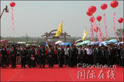 世界张姓总人口_...比美国总人口数还多-美国作家画中国姓氏图 李王张姓人数